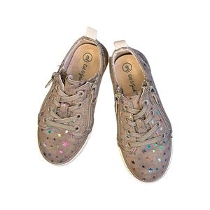 Size 9, CAT & JACK Girls Toddler Dayja Sneakers - Taupe Gray